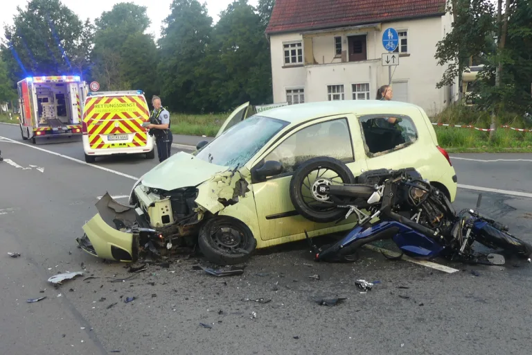 Waldbröl-Rossenbach / B 478 - Schwerer Verkehrsunfall