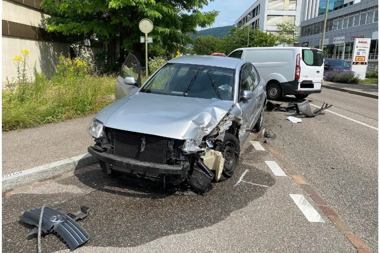 Reinach BL - Heftige Frontalkollision mit zwei Verletzten!