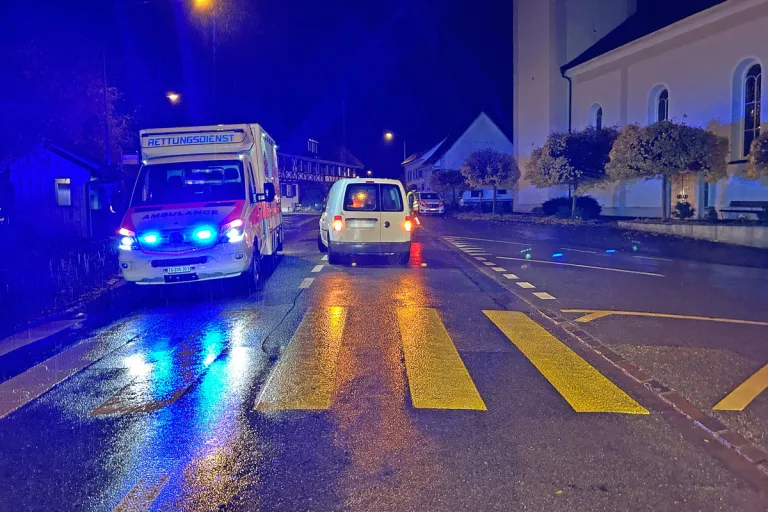 Herdern TG - Fussgänger wird nach Unfall schwer verletzt ins Spital geflogen 