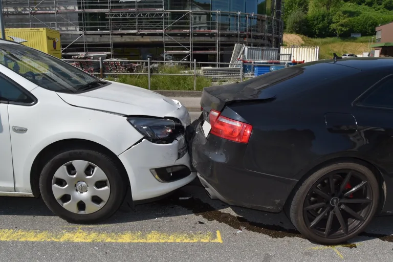 Unfall gestern in Herisau AR - Auffahrkollision aufgrund von Ablenkung durch Radio