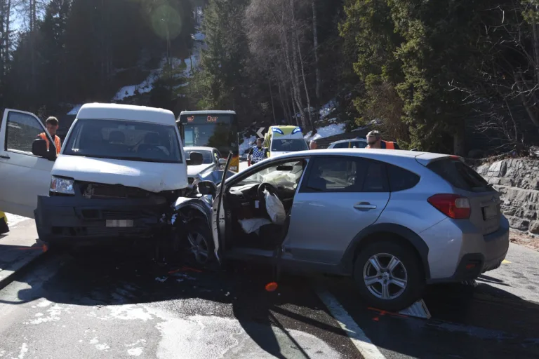 Churwalden GR – Drei Verletzte bei Unfall auf H3