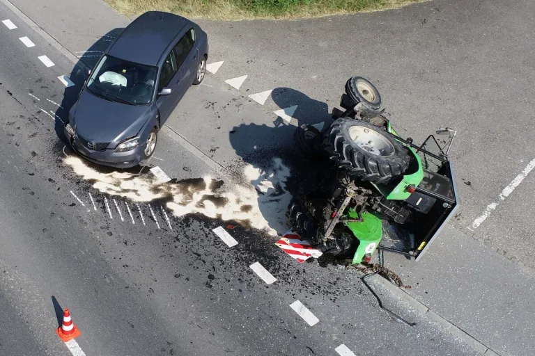 Unfall gestern in Emmenbrücke LU - Mit einem Traktor kollidiert