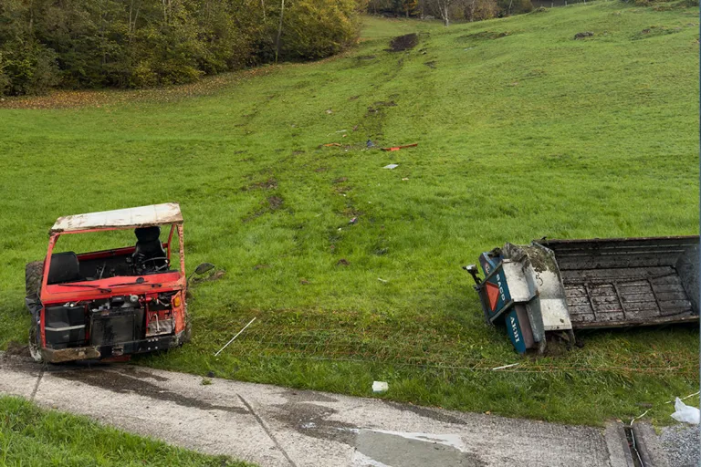 Giswil OW – Frau verunfallt schwer bei Arbeit mit Landwirtschaftsfahrzeug