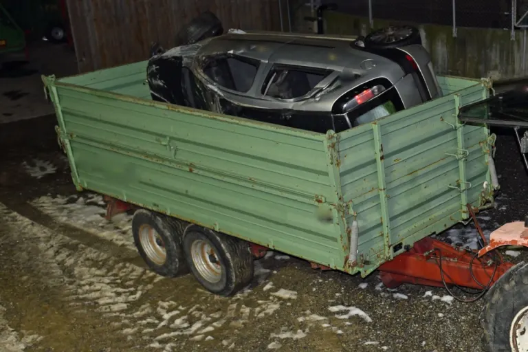 Rickenbach LU - Angetrunken gegen Steinkorbmauer geprallt - niemand Person verletzt