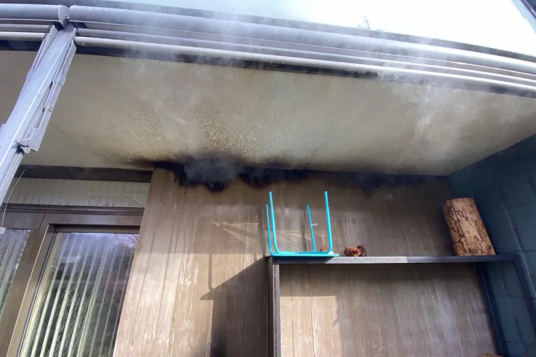 Wil SG – Fassade an Wohnhaus gerät in Brand