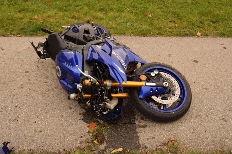 Teufen AR – Motorradfahrer verliert in der Kurve die Kontrolle und stürzt