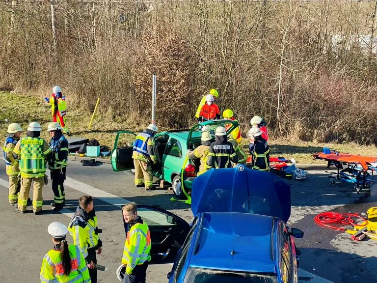 Böblingen – Schwerer Verkehrsunfall mit drei verletzten Personen