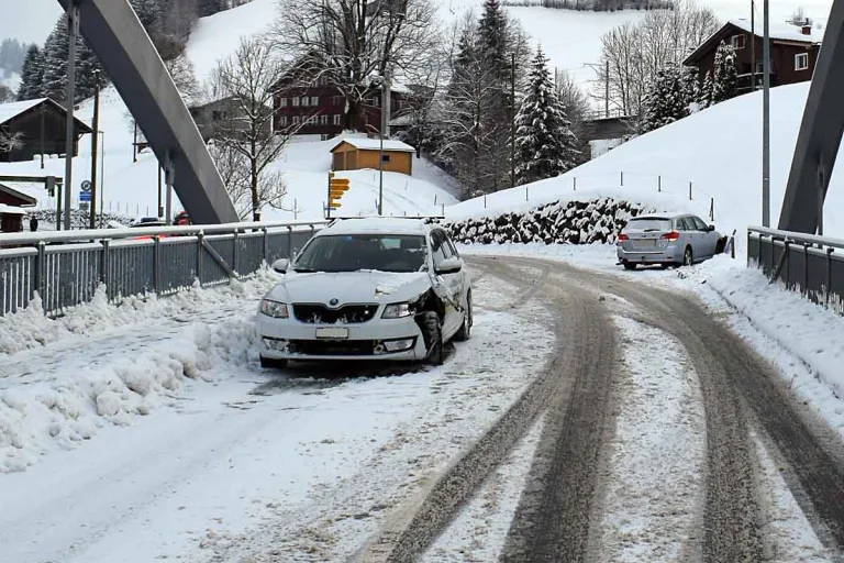Urnäsch AR - Unfälle bei winterlichen Verhältnissen