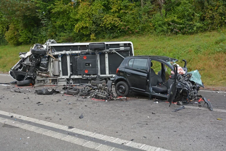 Roggwil TG - Schrecklicher Verkehrsunfall mit drei schwer verletzten Personen