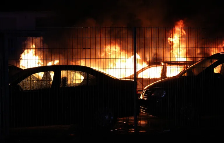 Minden: Autos fangen Feuer
