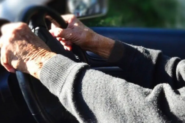 Nettetal-Lobberich - 90-Jähriger beschädigt neun PKW!