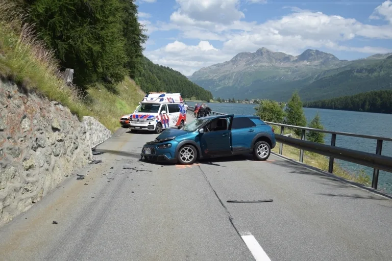 Silvaplana und Sils i.E./Segl GR - Zwei Verkehrsunfälle - zwei Verletzte