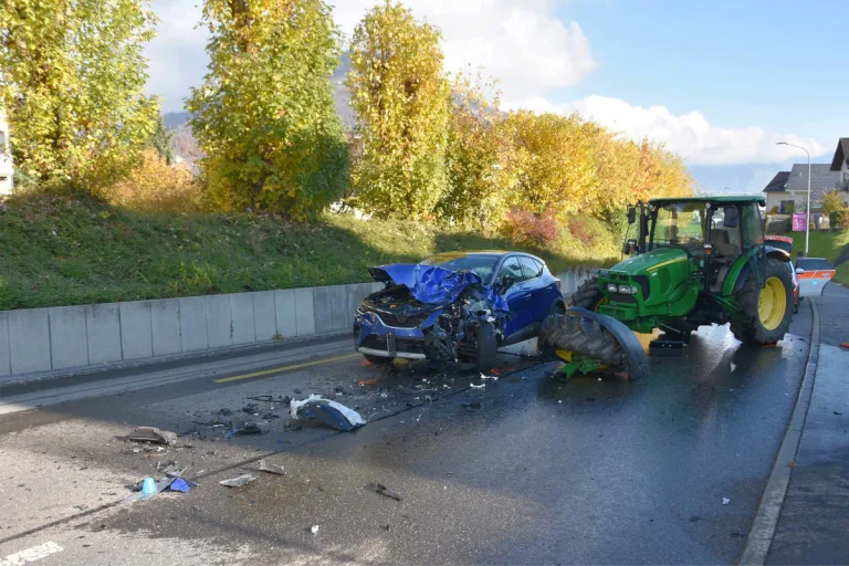 Ennetmoos NW – Personenwagen kollidiert mit Traktor