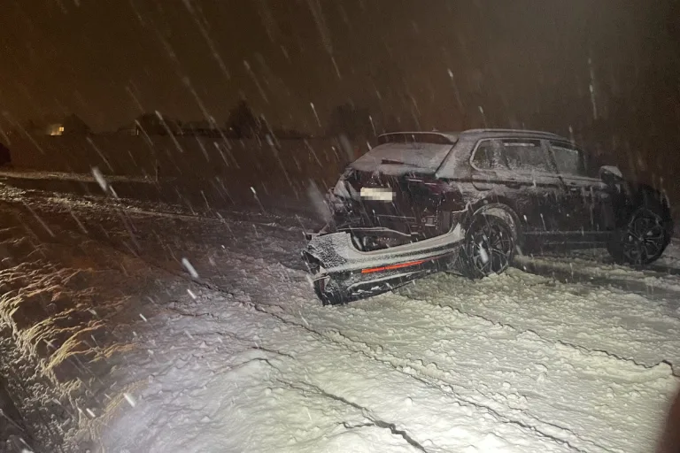 Aargau - Unfälle und blockierte Strassen nach Schneefall