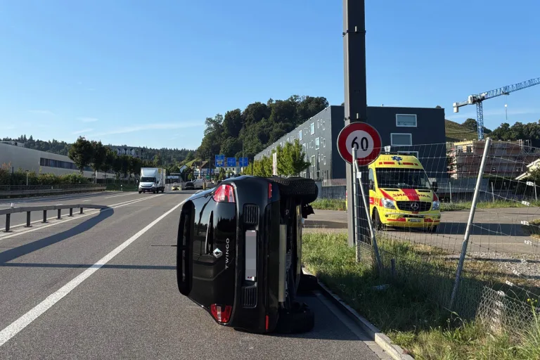 Lenzburg AG – Ablenkung durch Smartphone führt zu Unfall