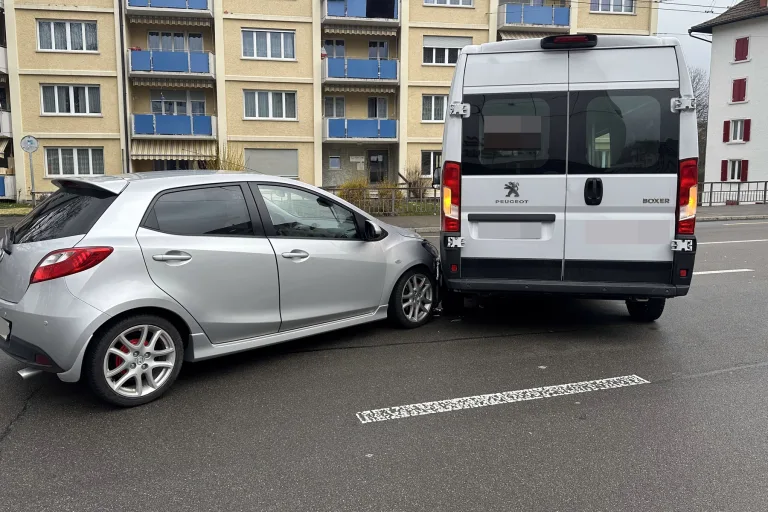 St.Gallen – Unfall zwischen Auto und Lieferwagen