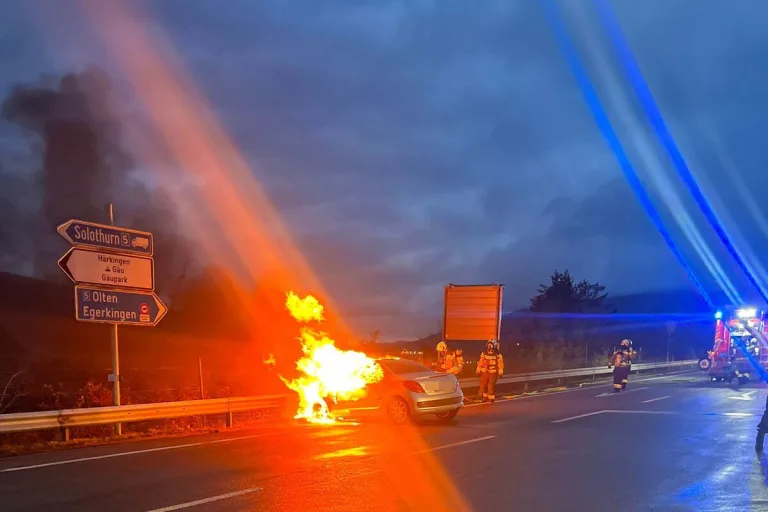 Egerkingen SO - Auto auf der Expressstrasse in Brand geraten 