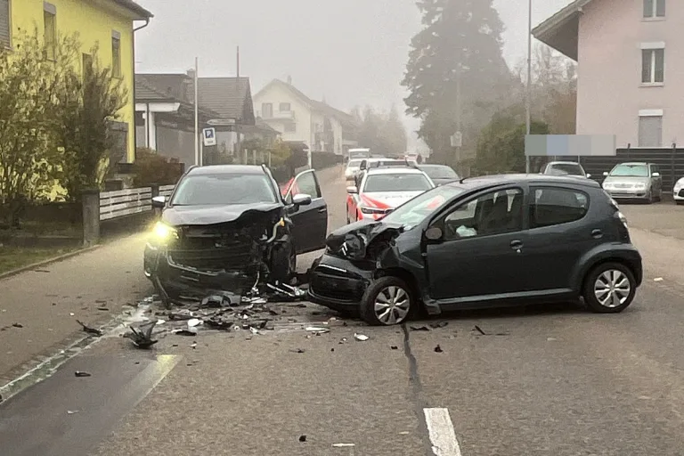 Biberist SO – Zwei Autolenker bei Kollision verletzt