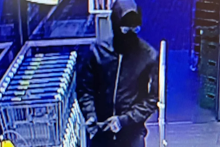 Neukirch (Egnach) TG - Vermummter Mann begeht Raubüberfall auf Volg
