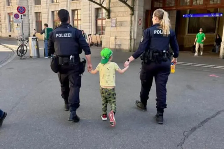 Basel – Dreijähriger fährt alleine mit Zug