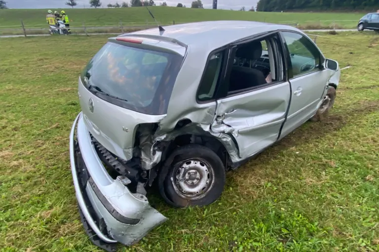 Seon AG - Auto gerät ins Schleudern und prallt in ein korrekt fahrendes Fahrzeug