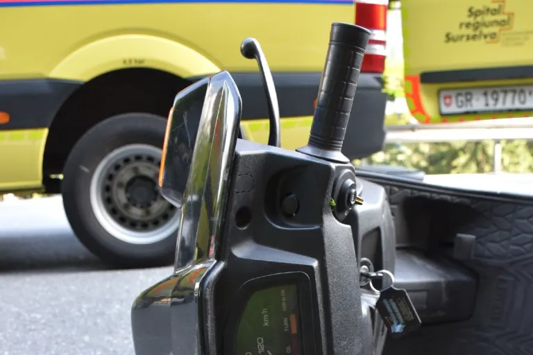 Unfall Laax GR - Rollerfahrer gestürzt und verletzt