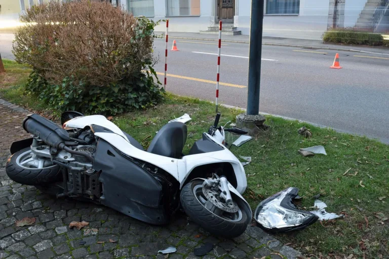 Büron LU - Motorradfahrer verletzt sich bei Unfall erheblich