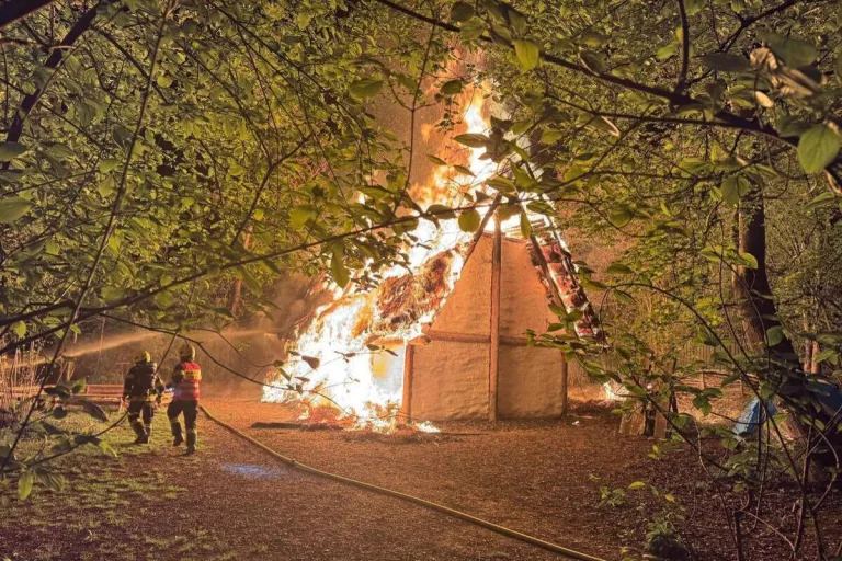 Mäder – Kerze löst Brand im Museumsdorf aus