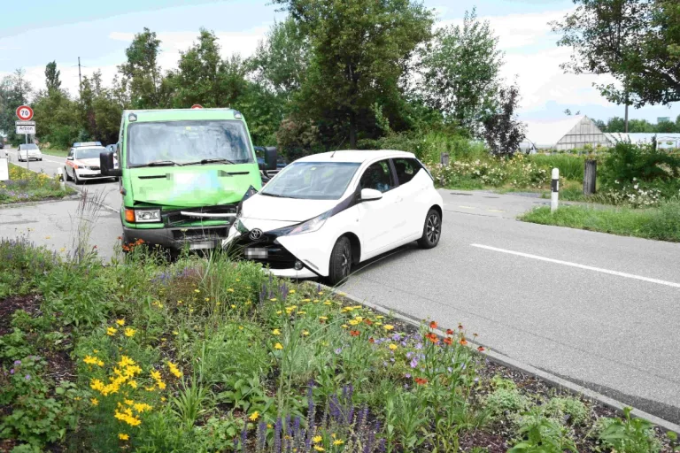 Tübach SG - Autolenkerin übersieht Lieferwagen