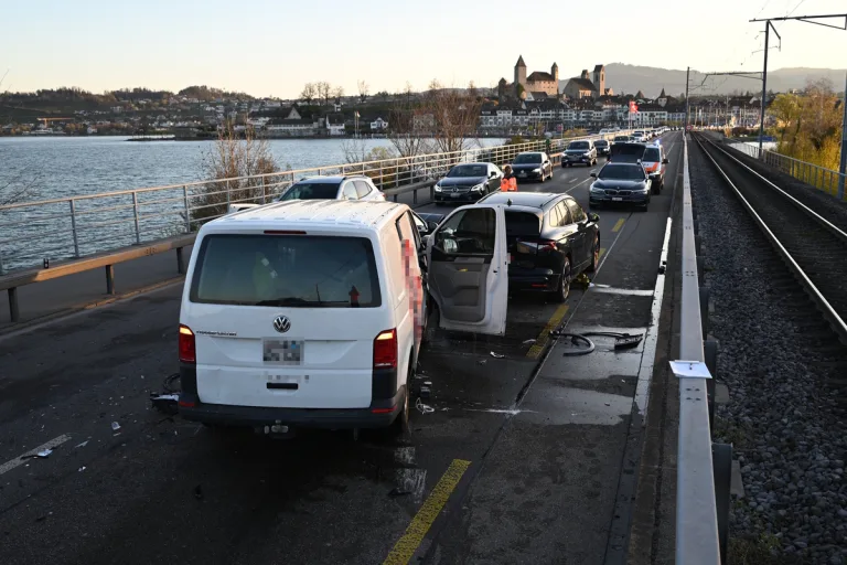 Rapperswil-Jona SG – Drei Autos an Unfall beteiligt