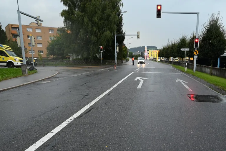 Gossau SG - Kollision zwischen Roller und E-Bike