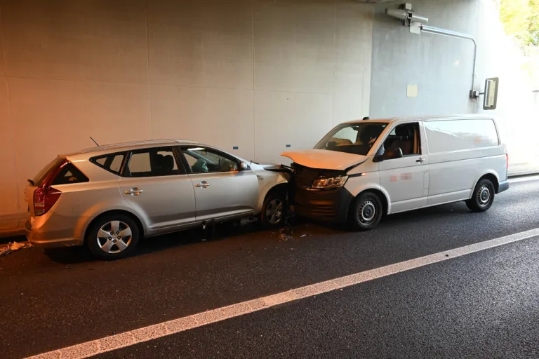 A15 Wagen SG – Autobahn nach Frontalkollision im Erlentunnel für mehrere Stunden komplett gesperrt
