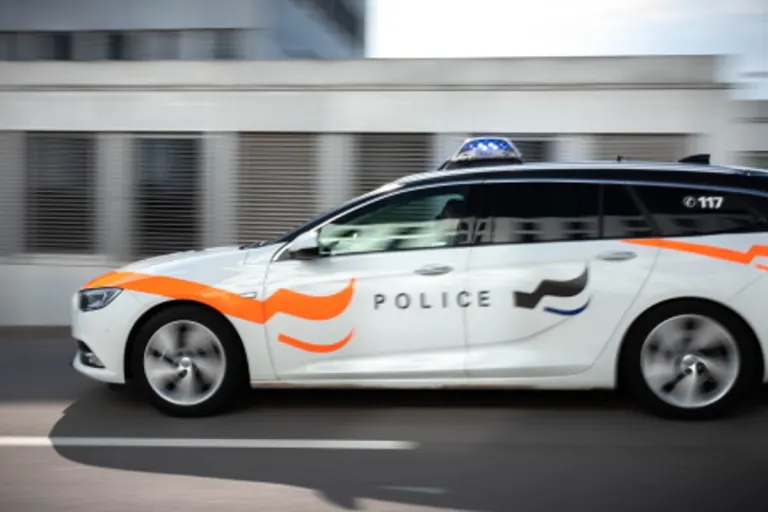 Unfall in Freiburg - Ein Fahrzeug flüchtet vor Polizeikontrolle - Minderjährige sassen im Auto