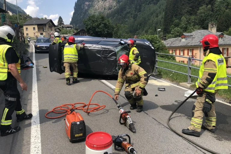 Arvigo GR - 76-Jährige verliert Kontrolle über Auto
