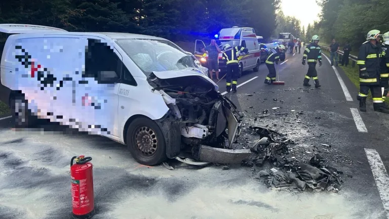Niederwaldkirchen – Zwei Schwerverletzte bei frontalem Unfall