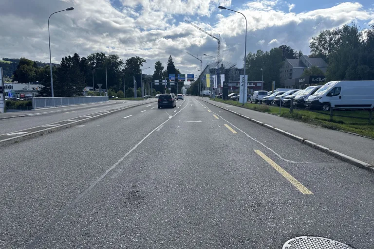 St.Gallen SG – Lenker flüchtet nach Unfall