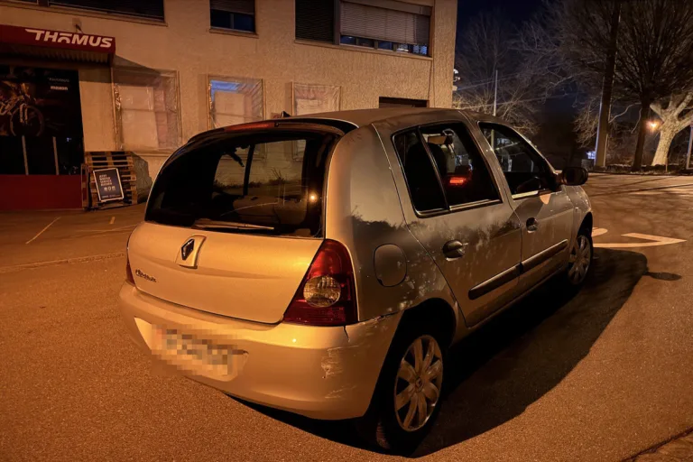 St.Gallen – Jugendliche (10–15) stehlen Auto und bauen Unfall