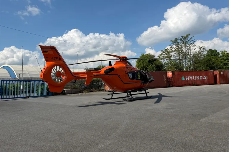Mülheim an der Ruhr – Mann stürzt bei Unfall durch Hallendach
