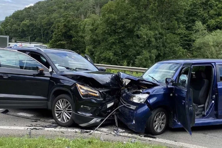Thayngen SH - Heftiger Frontalcrash - Drei Personen Verletzt