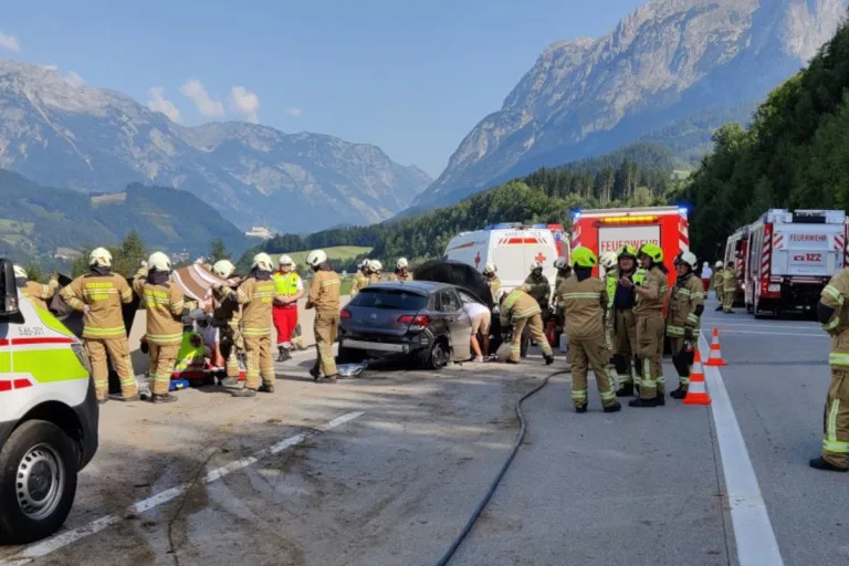A10 Pfarrwerfen S – Schwerer Unfall mit vier Verletzten 