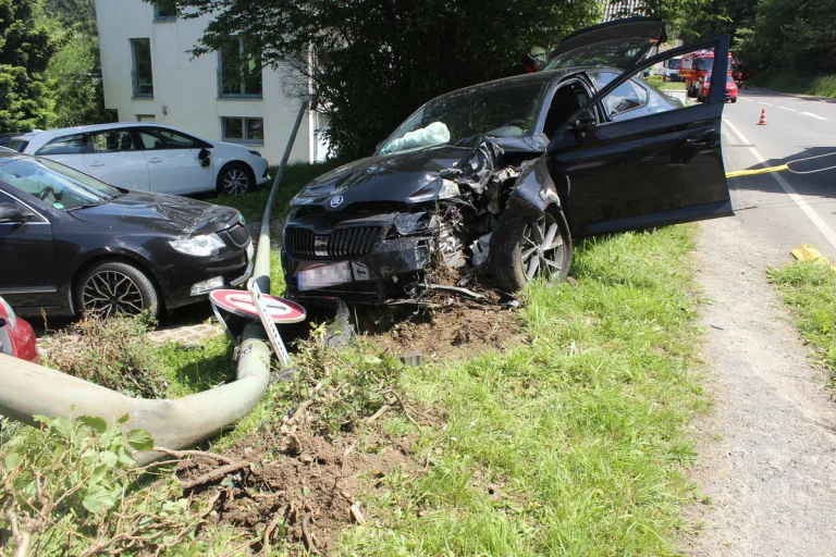 Schwerer Unfall in Kürten - Mehrere Autos beschädigt 