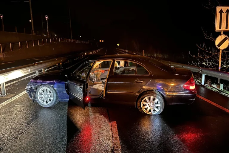 Biberbrugg SZ – Lernfahrer (19) baut Unfall mit geklautem PW