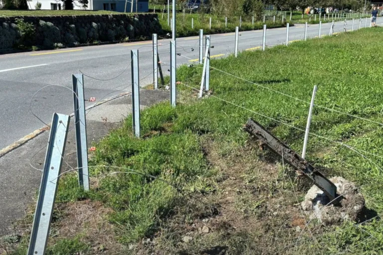 Unfallflucht in Giswil OW – Unbekannter kracht in Metallzaun