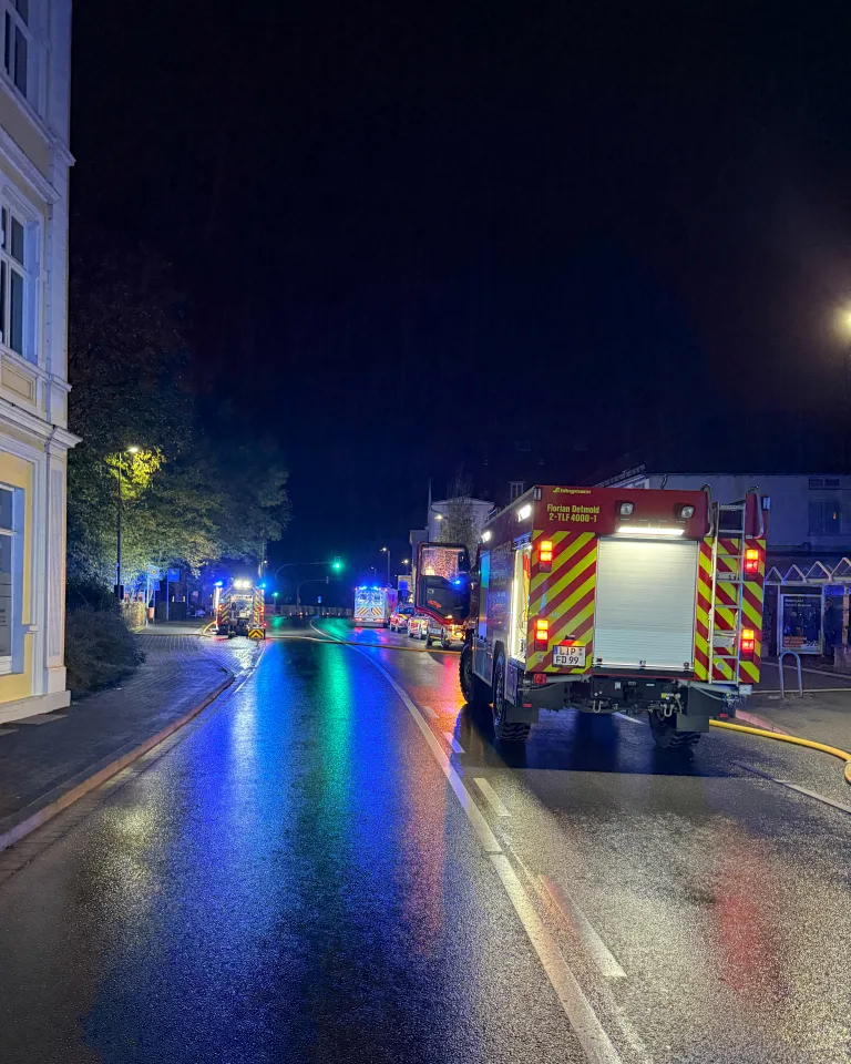 Detmold – Person nach Brand in Mehrfamilienhaus schwer verletzt