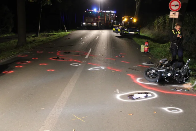 Rahden – Rollerfahrer prallt gegen Baum