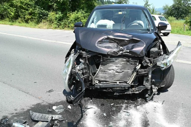 Reiden/Ebikon LU - Motorradfahrer bei Unfall weggeschleudert