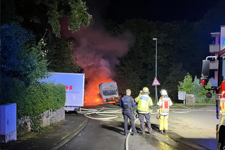 Remscheid NW – Lkw in Vollbrand