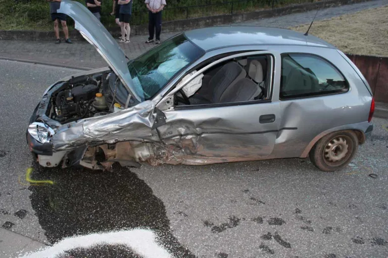 Oberweiler im Tal - Totalschaden nach Frontalcrash