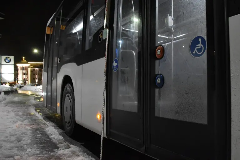 Davos Dorf GR - Seniorin bei Verkehrsunfall mit Linienbus verletzt