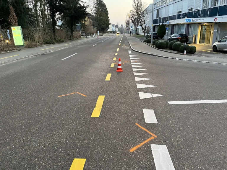 Uzwil SG – Lastwagen kollidiert mit E-Scooter – ein Verletzter